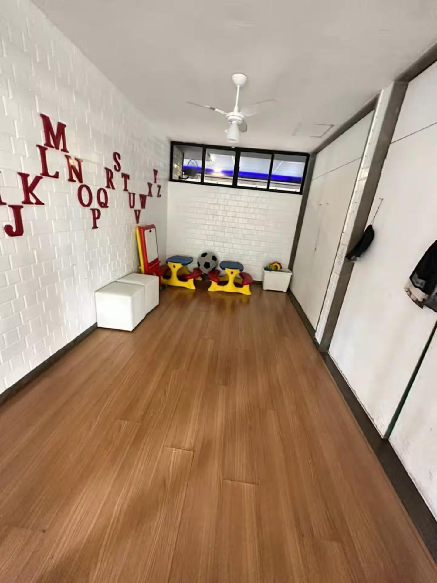 - 2 Quartos - 1225 *